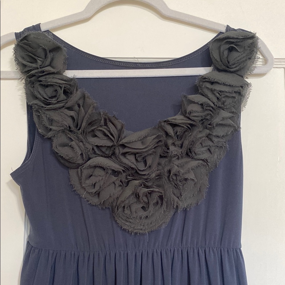 Elegant Gray Sleeveless Dress with Floral Accents